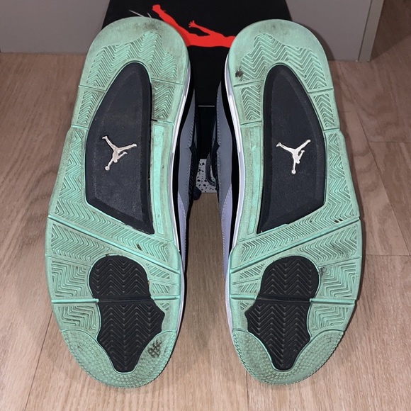 Air Jordan 4 Retro - Picture 10 of 14